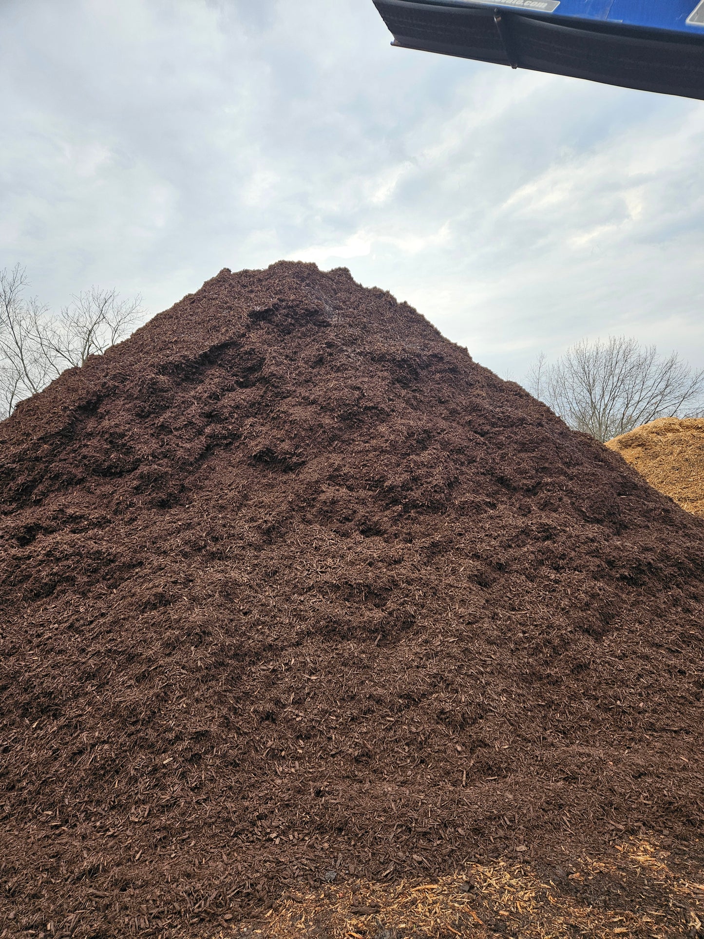 Double Shredded Mulch - Brown (sold per cubic yard)